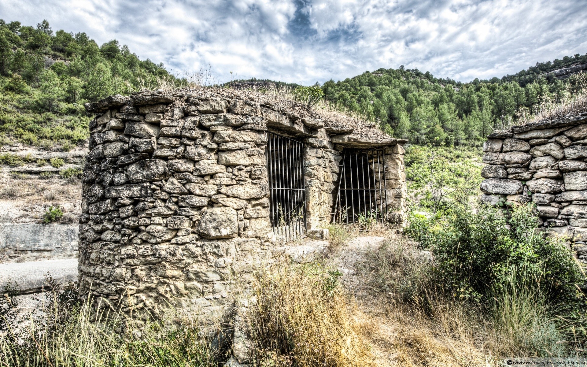 l europe antique pierre vieux architecture voyage mur maison nature à l extérieur ciel tourisme paysage historique bois bois ruine archéologie maison rock antique