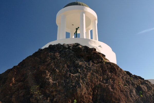 Architettura del faro contro il cielo blu