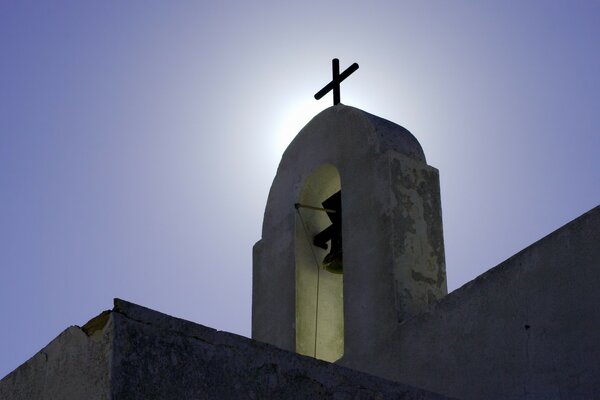 Kirche in einem heißen Land unter der sengenden Sonne