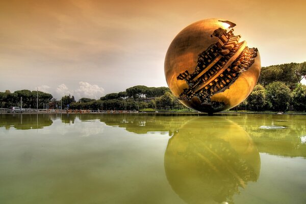 Instalação espacial à beira do lago