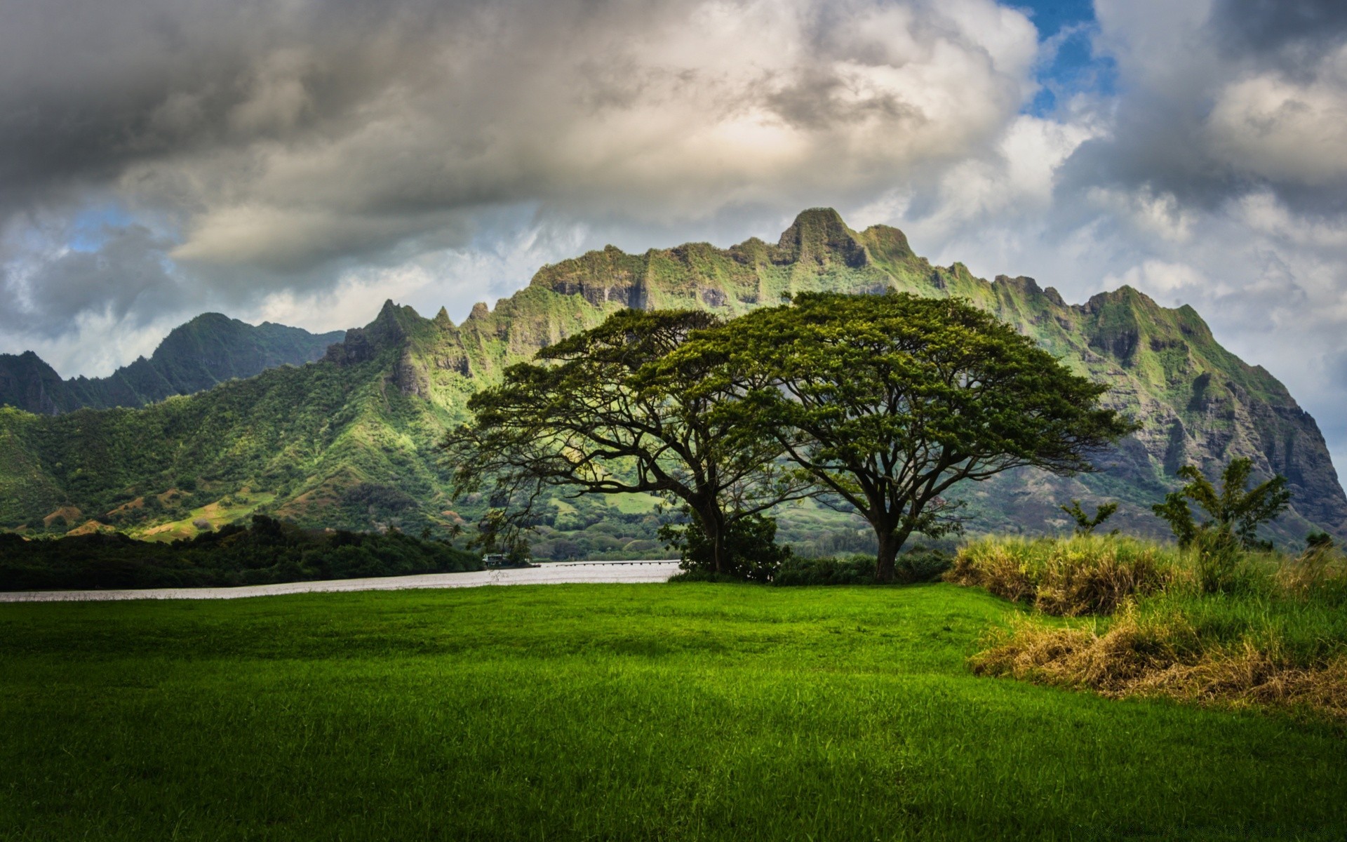 ilhas paisagem céu árvore viagens natureza montanhas grama madeira ao ar livre colina nuvem cênica pôr do sol