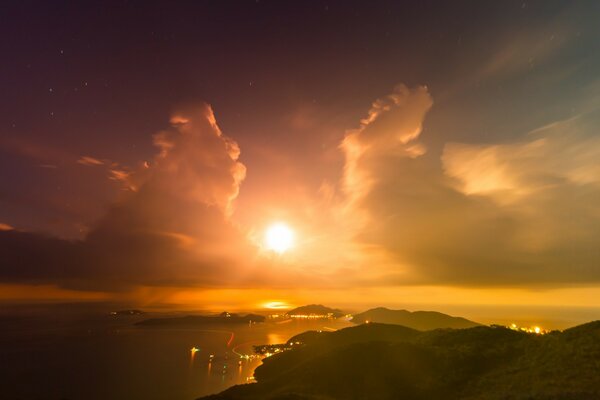 Coucher de soleil et l aube du soleil sur l île