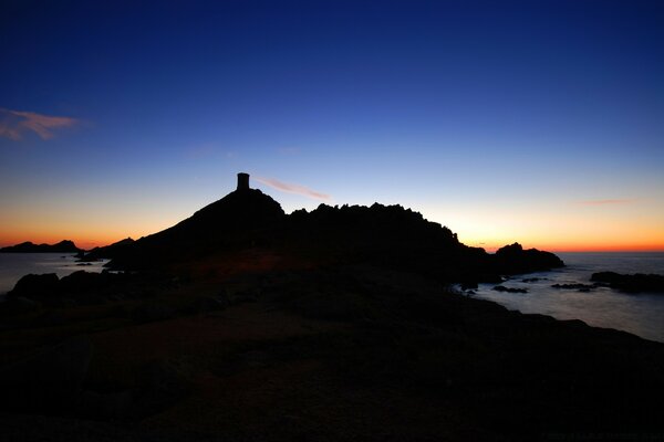 Amanecer crepuscular en la isla