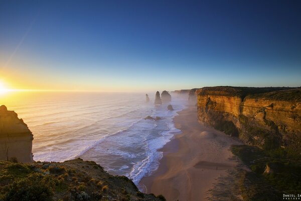 Atemberaubender australischer Sonnenuntergang am Strand