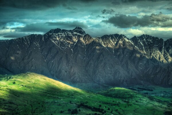 Raggio di luce in montagna