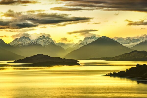 Nascer e pôr do sol nas montanhas da Austrália e Oceania