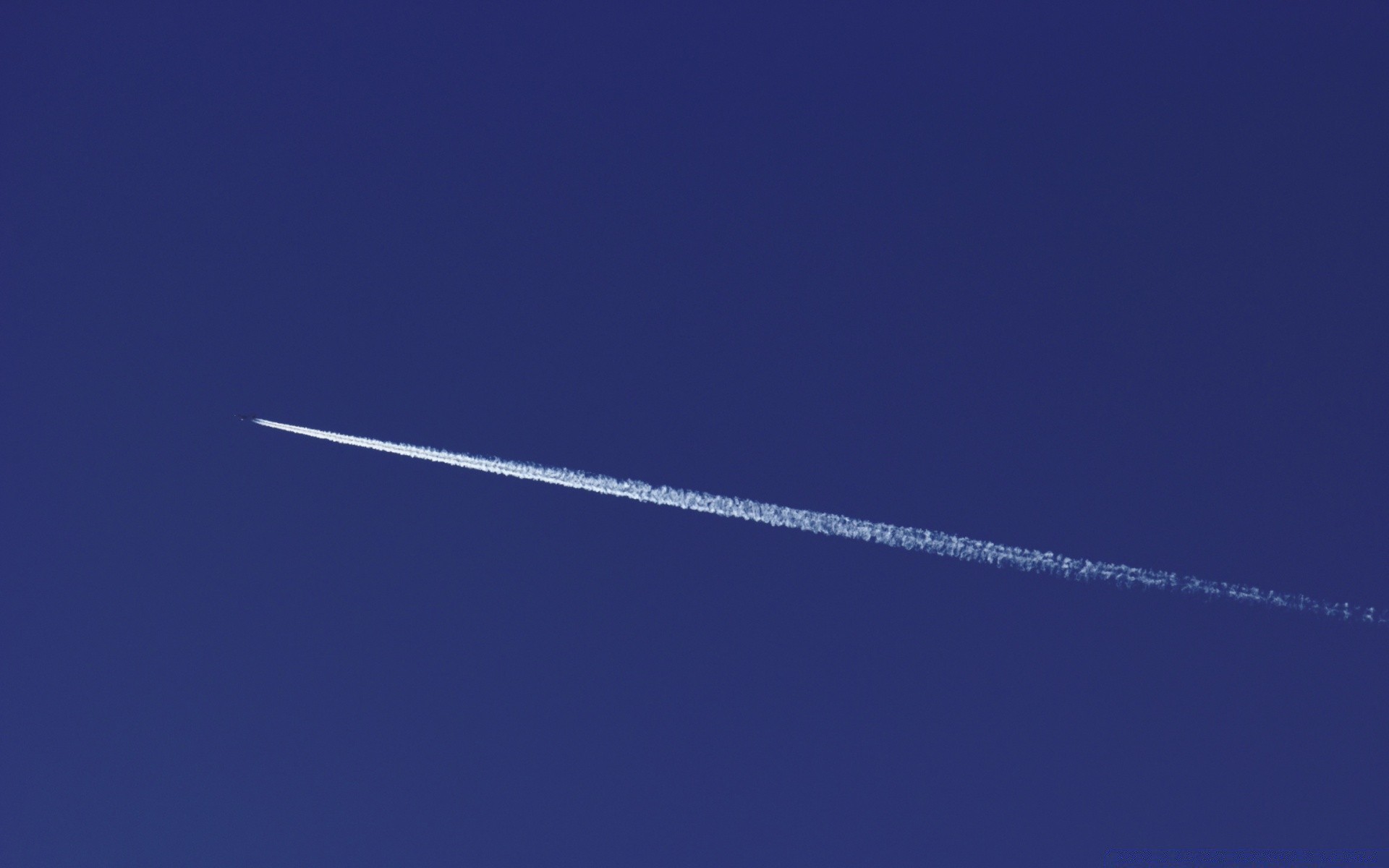 otras ciudades cielo avión avión avión coche humo luz del día vuelo luna sistema de transporte volar paisaje luz velocidad silueta viajes astronomía