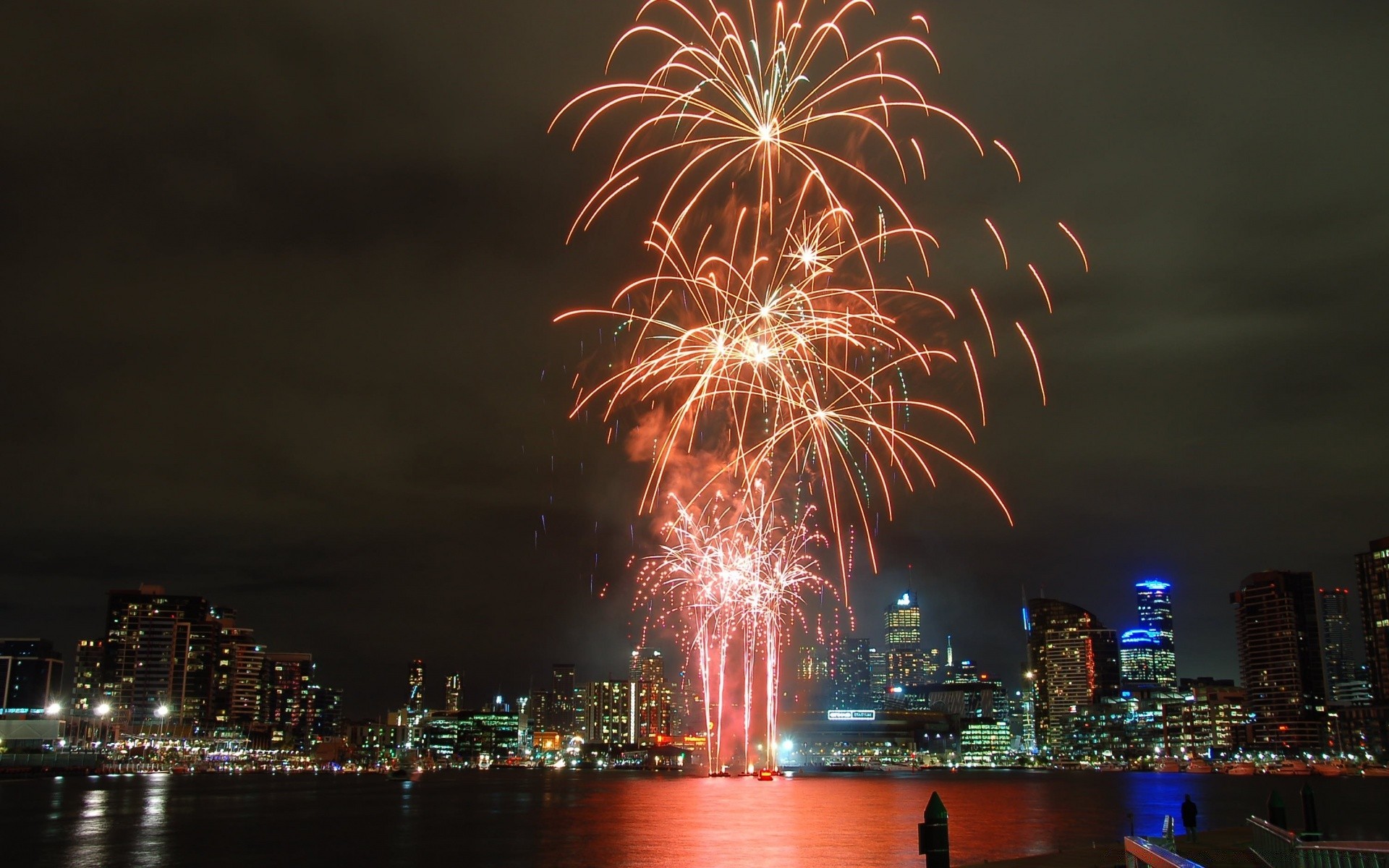 australia y oceanía ciudad fuegos artificiales noche arquitectura festival viajes agua centro de la ciudad luz río ciudad casa puente urbano crepúsculo puesta de sol rascacielos skyline iluminado