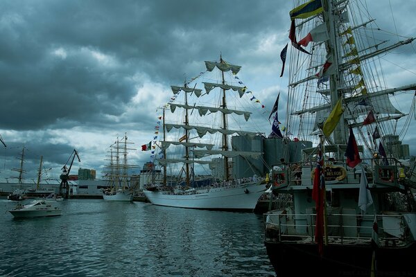 Navios antigos estacionados