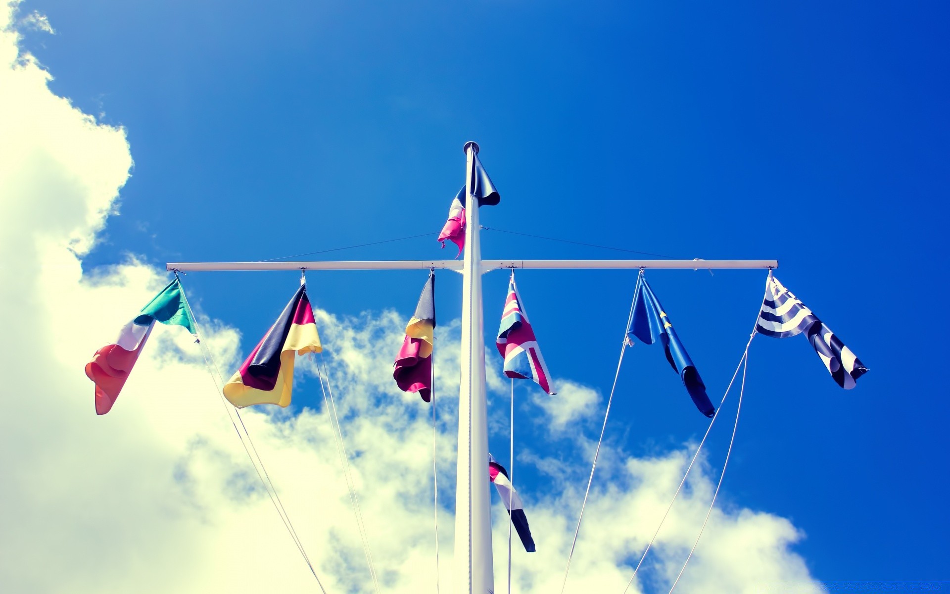 otras ciudades cielo colgando viento cuerda cuerda al aire libre aire alta pinza de ropa libertad bandera